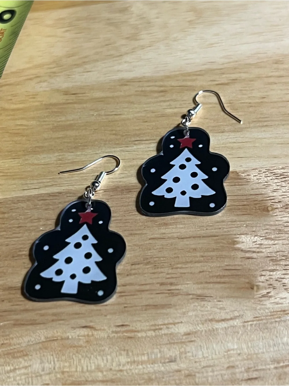 Black Christmas Tree Dangle Earrings - Unbranded E150